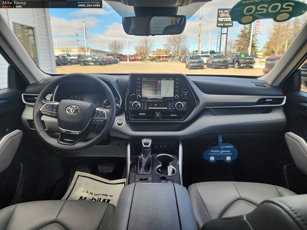 Used 2020 Toyota Highlander XLE image 18