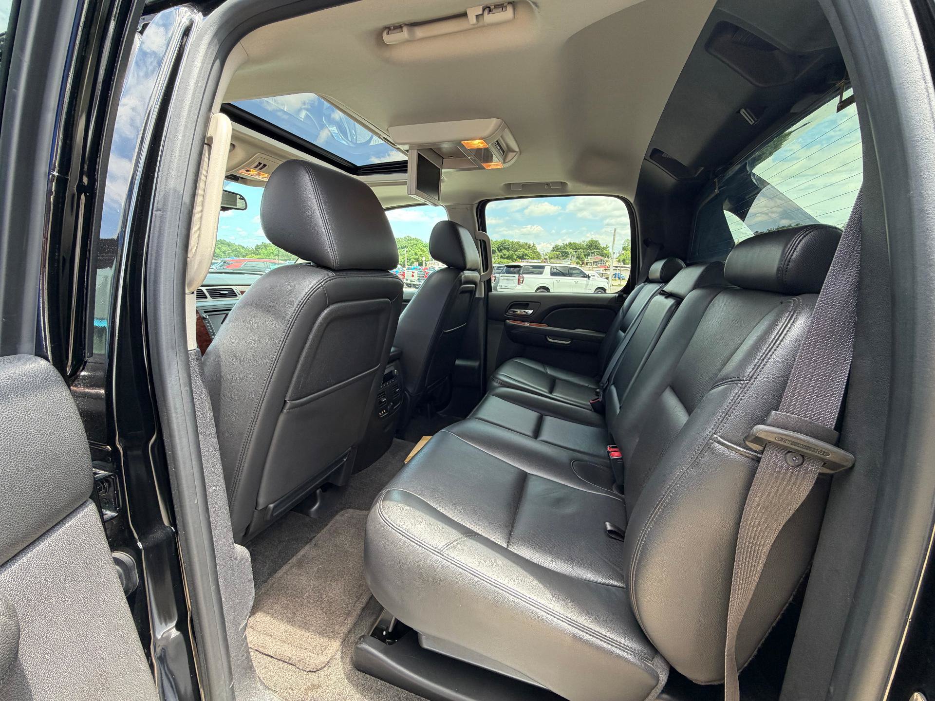 Used 2013 Chevrolet Avalanche LTZ AWD/4WD image 13
