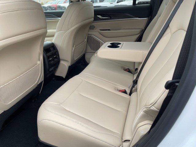 New 2025 Jeep Grand Cherokee Limited w/ Trailer Tow Package image 11