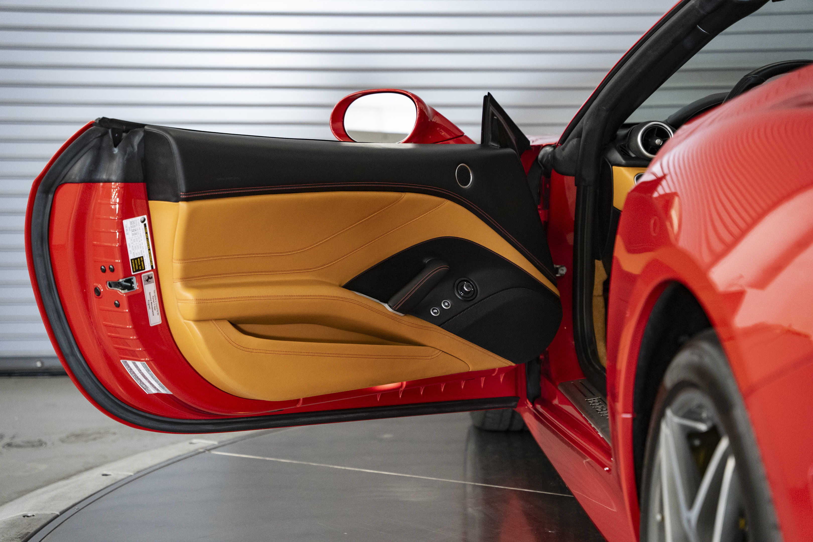 Used 2016 Ferrari California T RWD image 26