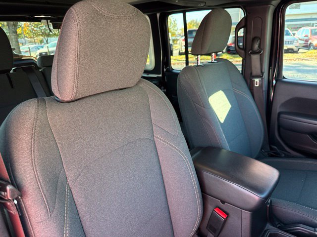 Used 2024 Jeep Wrangler Unlimited AWD/4WD image 24
