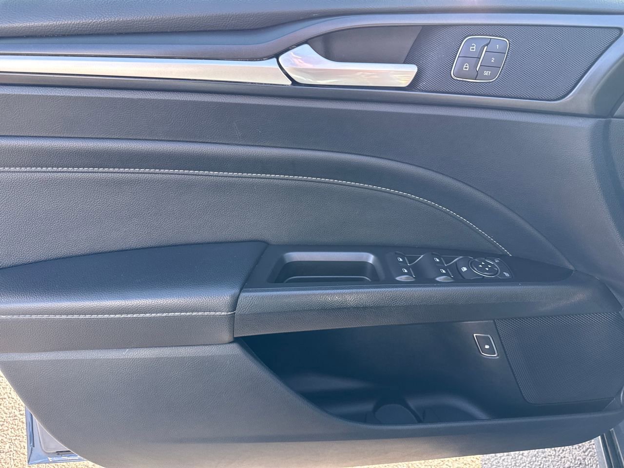 Used 2019 Ford Fusion Energi Titanium image 17