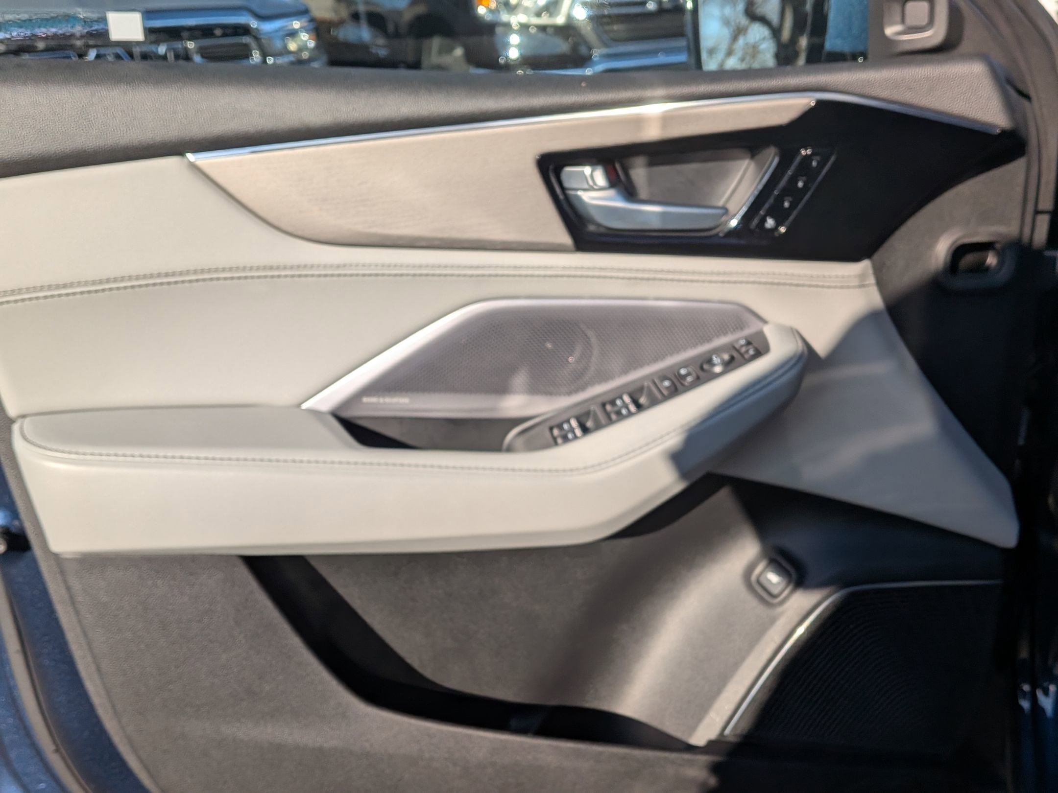 Used 2025 Acura MDX SH-AWD w/ Advance Package image 14