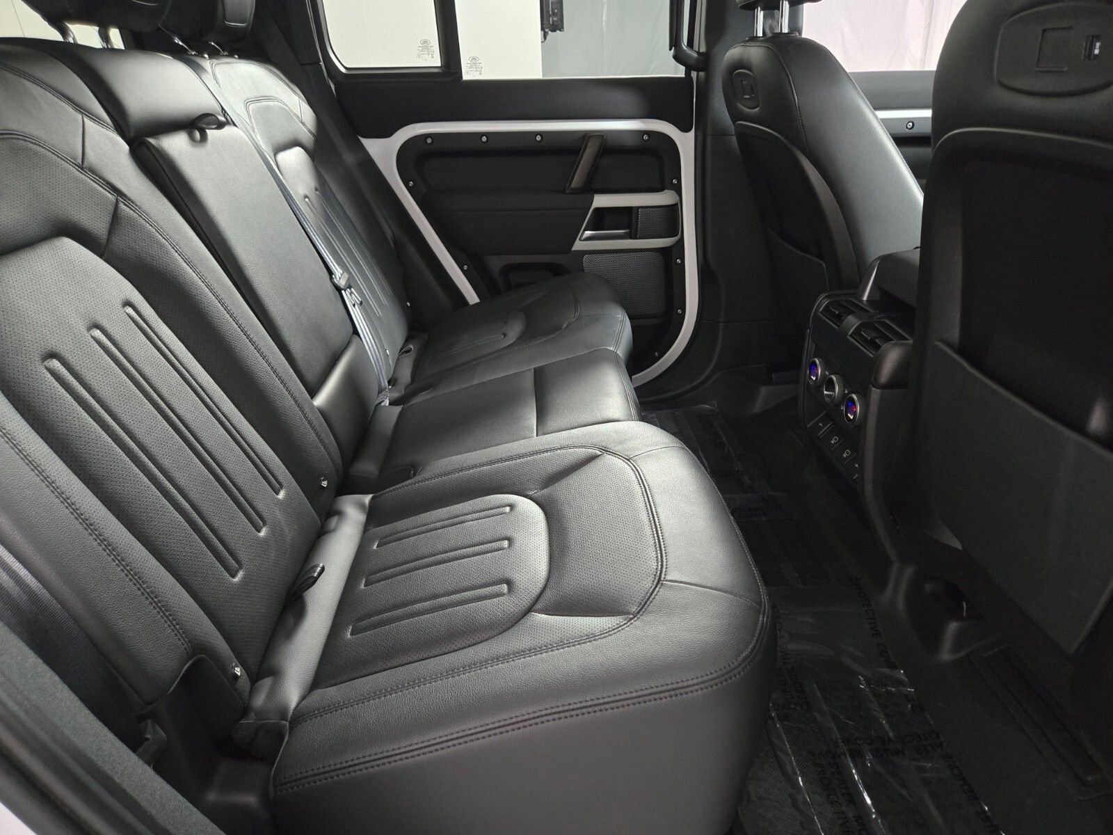 Used 2022 Land Rover Defender 110 S AWD/4WD image 18