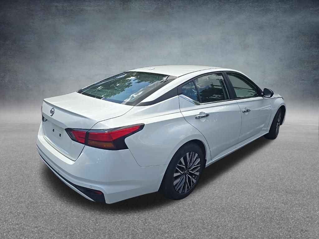 Used 2025 Nissan Altima 2.5 SV FWD image 7