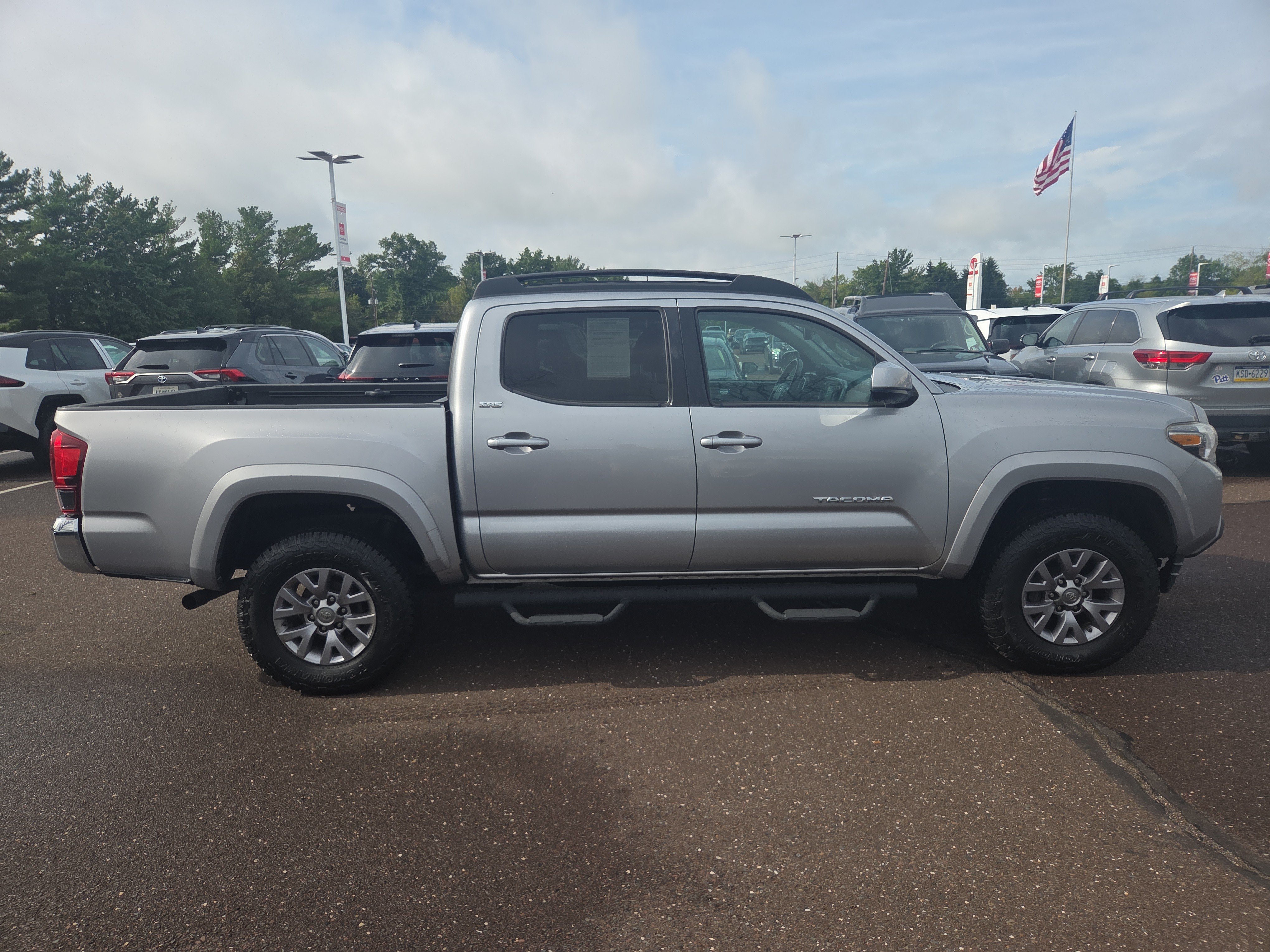 Used 2019 Toyota Tacoma SR5 AWD/4WD image 2