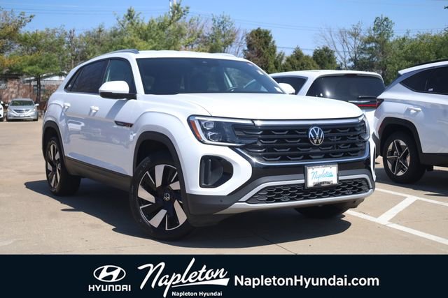 Used 2025 Volkswagen Atlas Cross Sport SE image 1