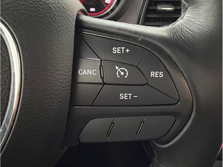 Used 2016 Dodge Challenger SXT RWD image 17