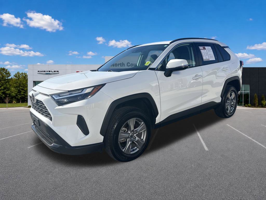 Used 2022 Toyota RAV4 XLE w/ Convenience Package AWD/4WD image 4