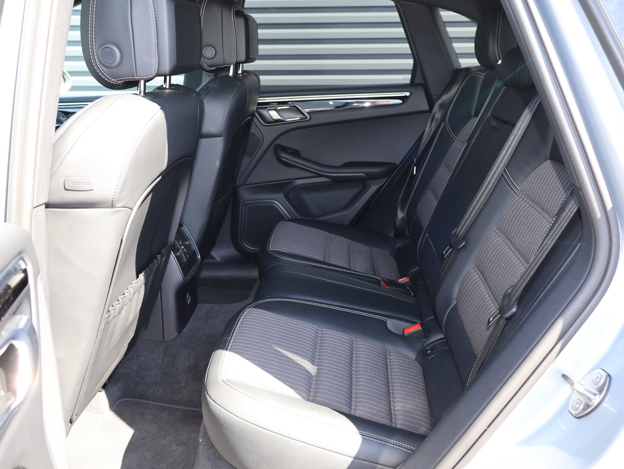 Certified 2024 Porsche Macan Turbo AWD/4WD image 28