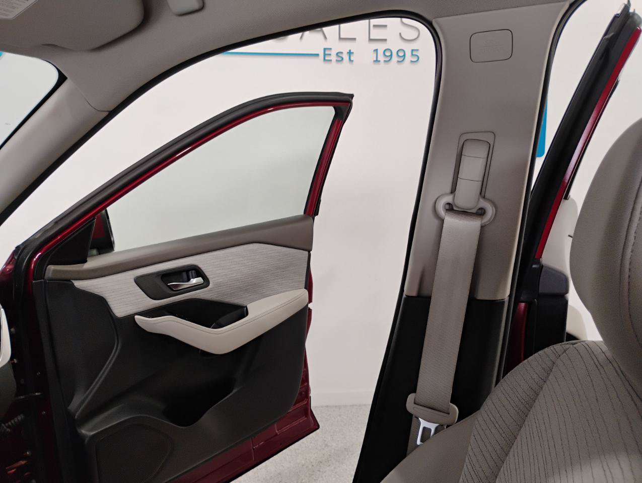 Used 2023 Nissan Rogue SV FWD image 53