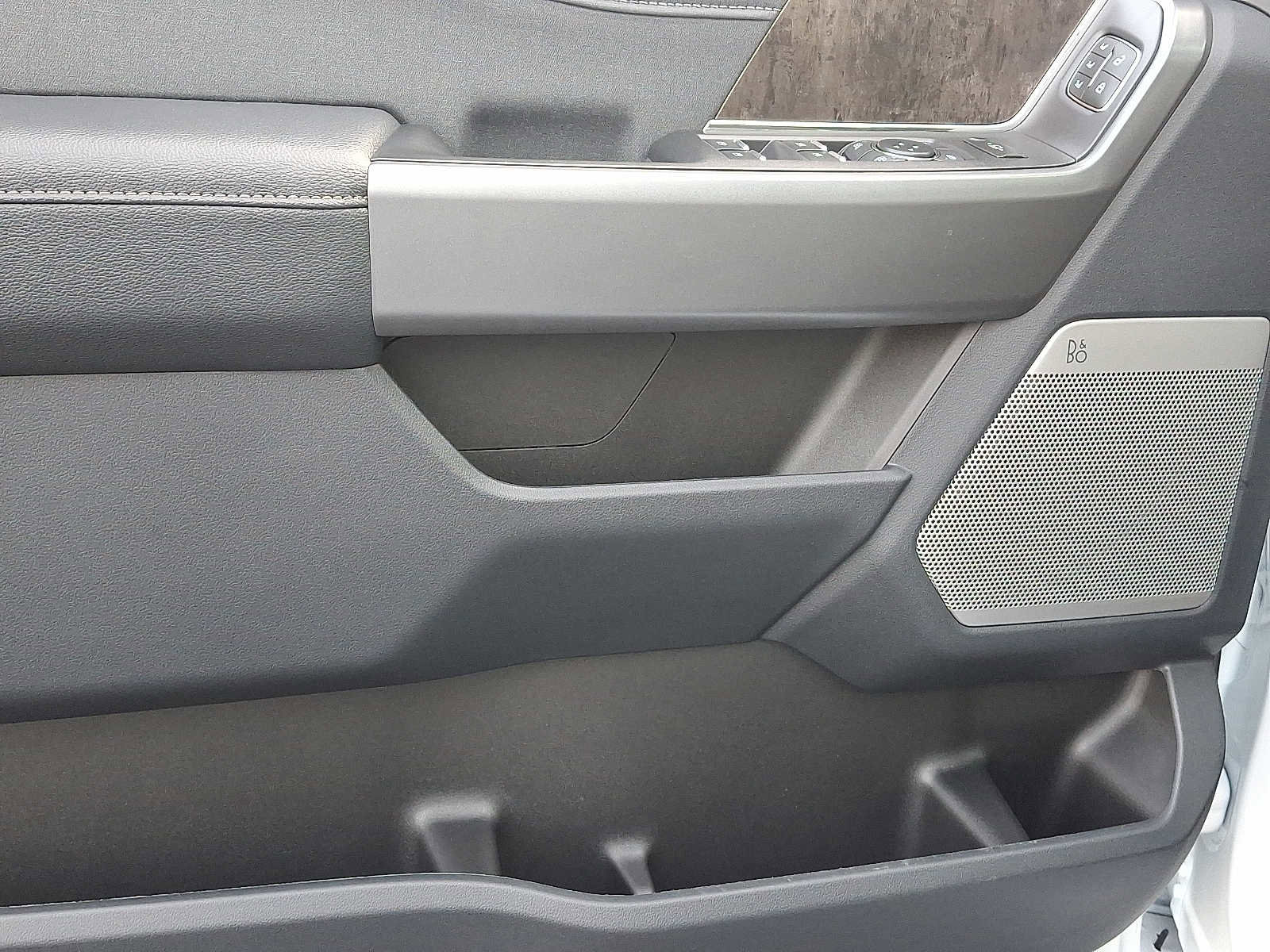 New 2026 Ford F350 Lariat w/ Black Appearance Package image 10