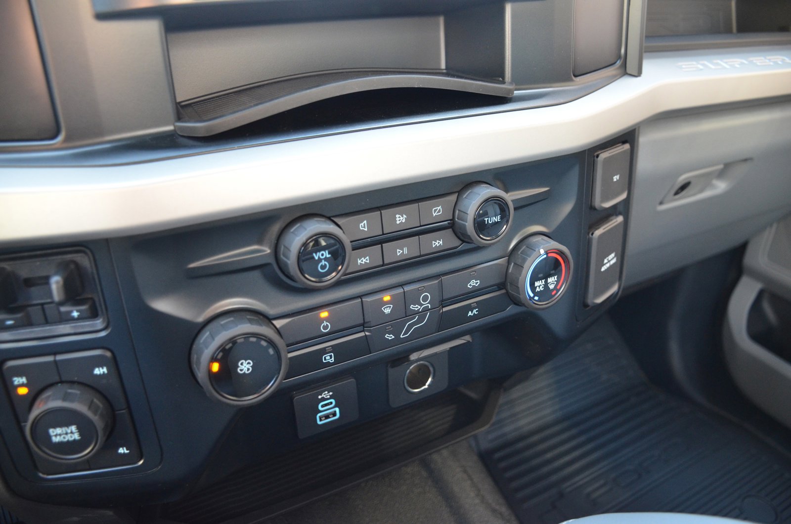 New 2023 Ford F550 4x4 Regular Cab Super Duty image 21