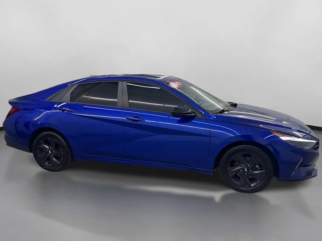 Used 2023 Hyundai Elantra SEL w/ Cargo Package FWD image 11