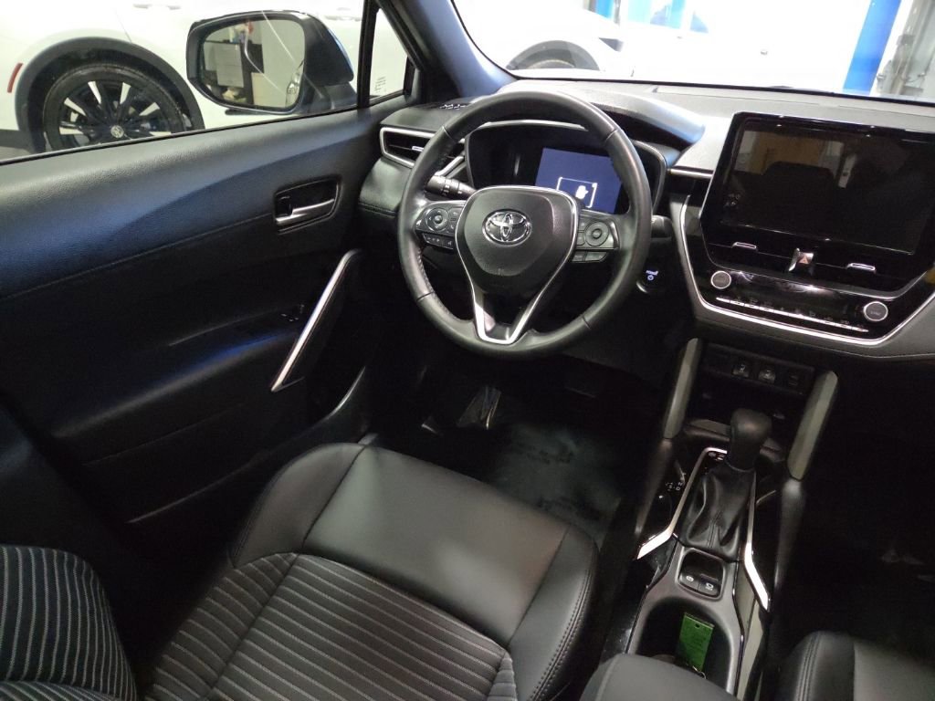 Used 2025 Toyota Corolla Cross AWD Hybrid w/ Convenience Package image 17