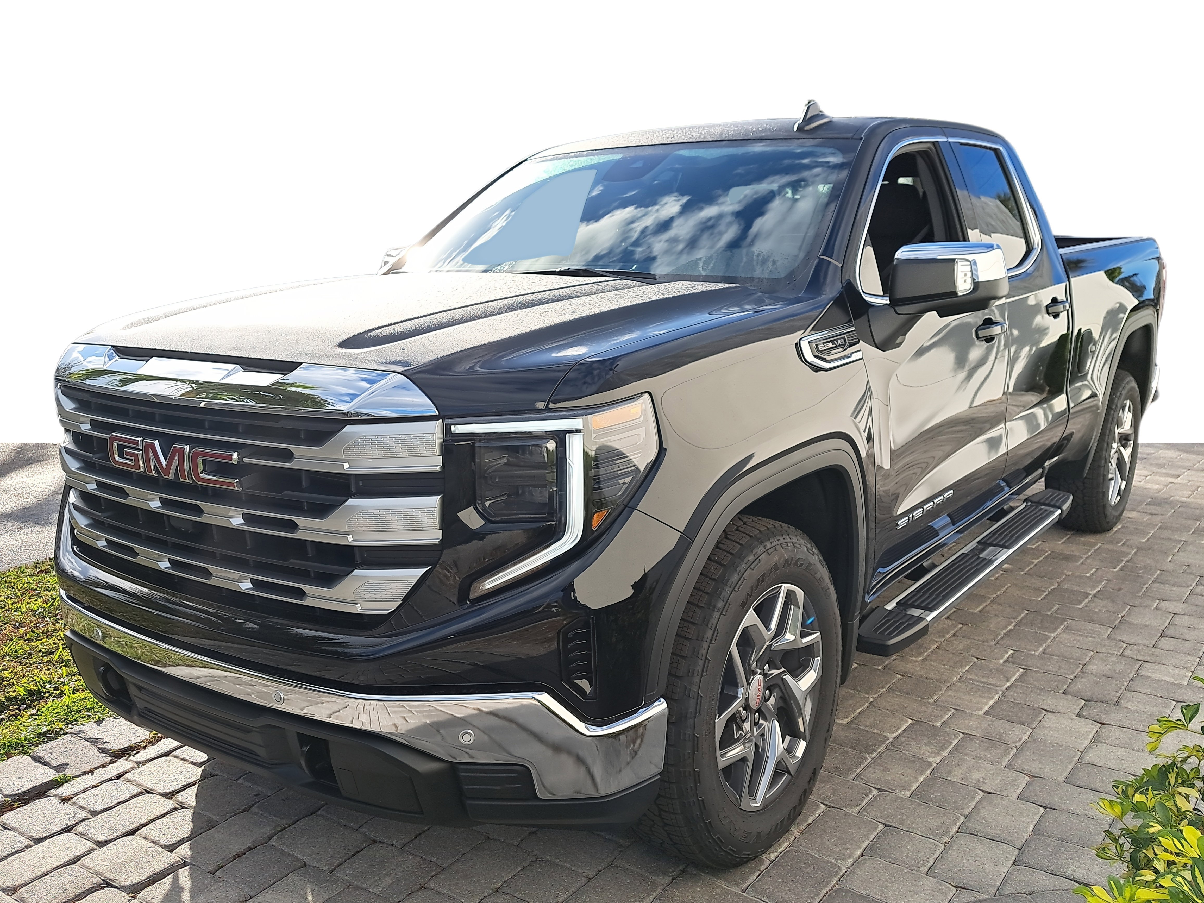 New 2026 GMC Sierra 1500 SLE w/ Preferred Package image 3