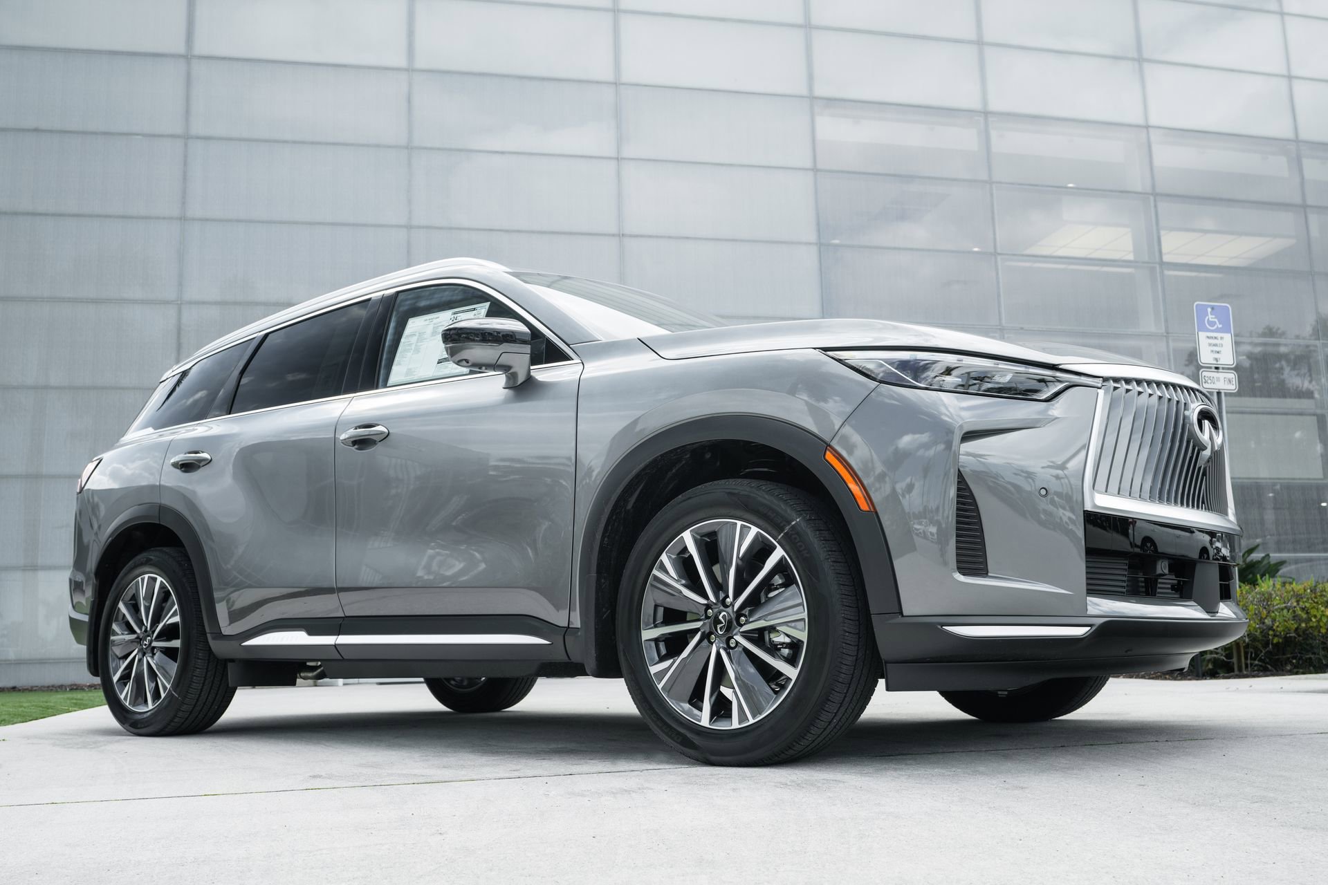 New 2026 INFINITI QX60 Luxe w/ Family Package image 1