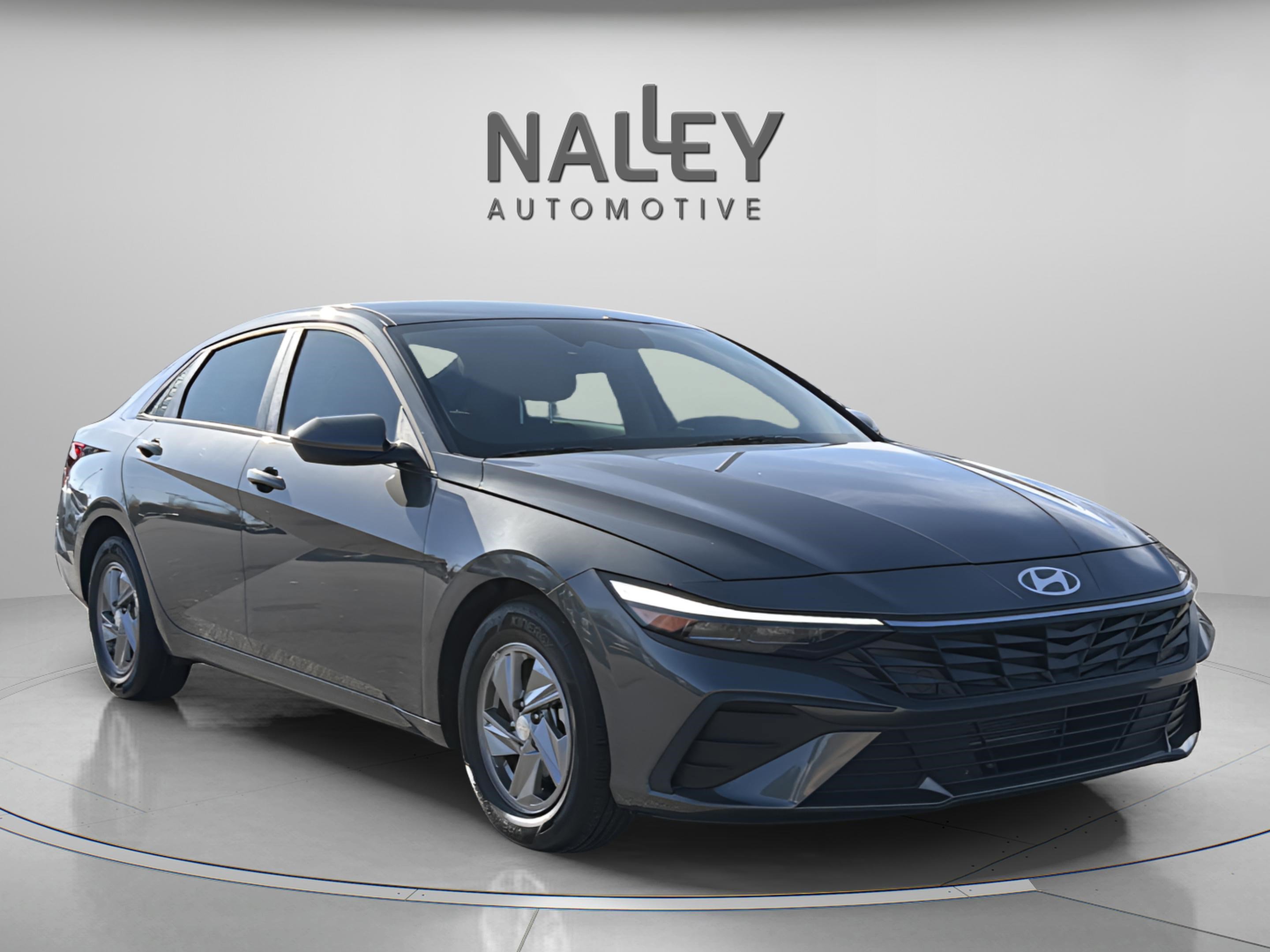 Used 2025 Hyundai Elantra SE image 7