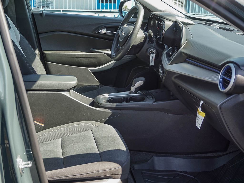 Used 2026 Chevrolet Trax LS w/ LS Convenience Package image 12