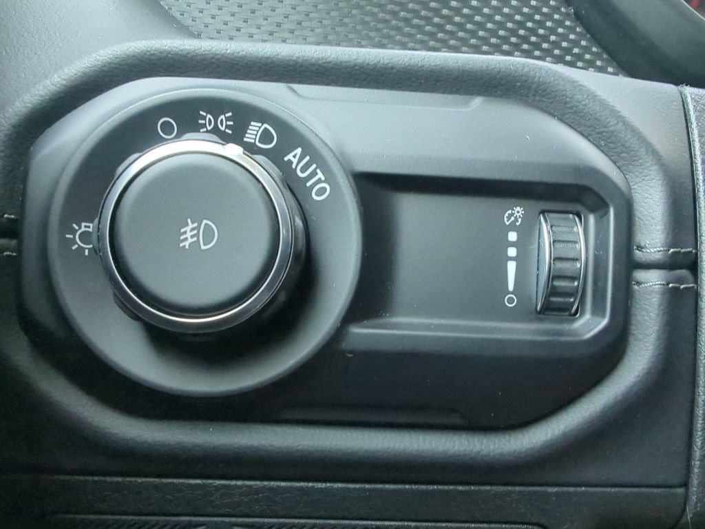 Used 2025 Jeep Wrangler Unlimited Rubicon w/ Convenience Group AWD/4WD image 32