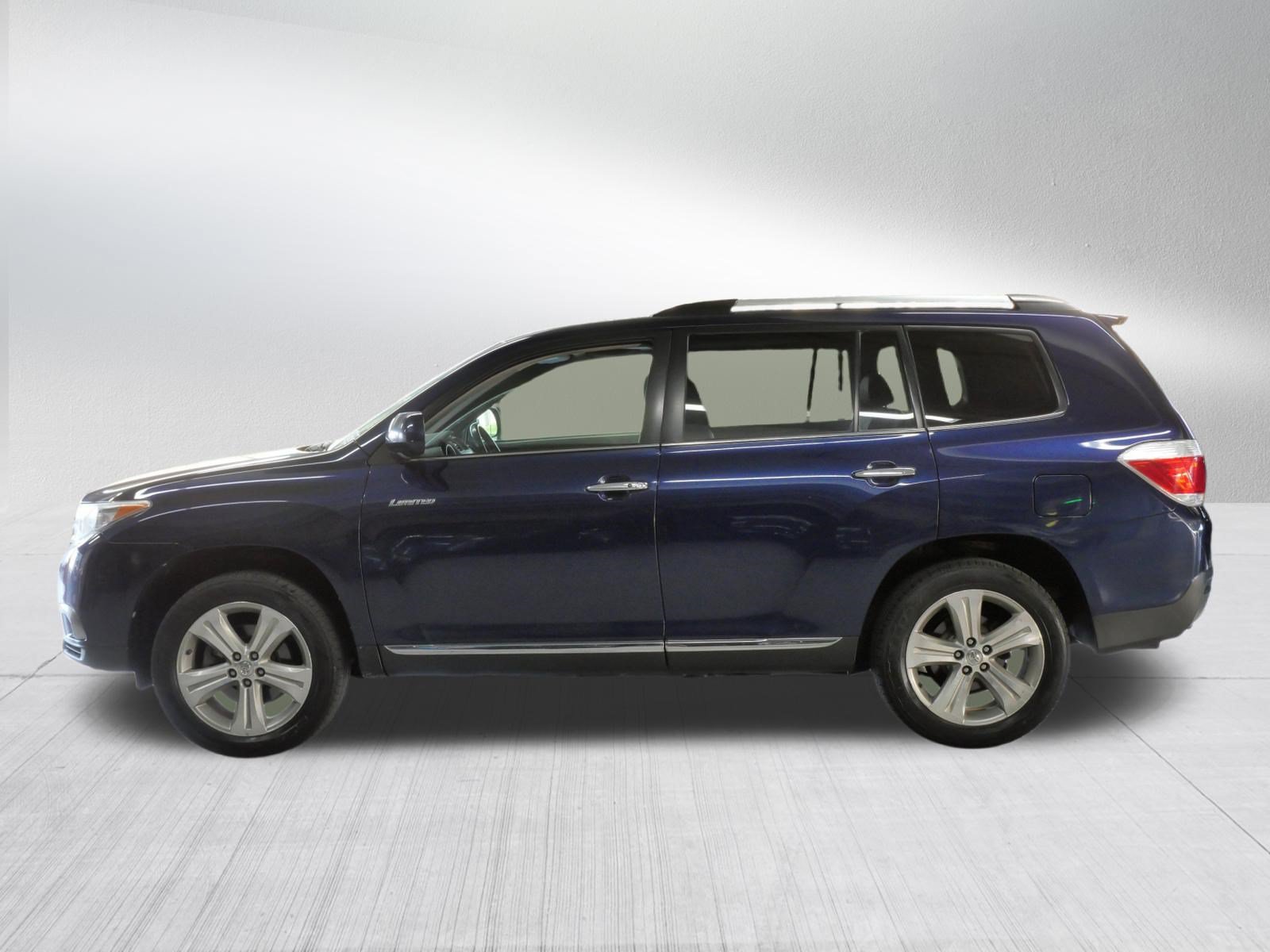 Used 2012 Toyota Highlander Limited w/ Tow Pkg AWD/4WD image 4