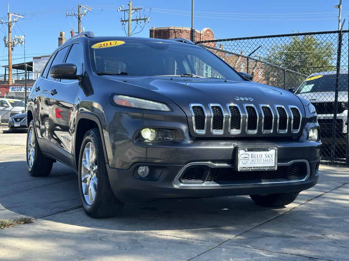 Used 2017 Jeep Cherokee Limited AWD/4WD image 3