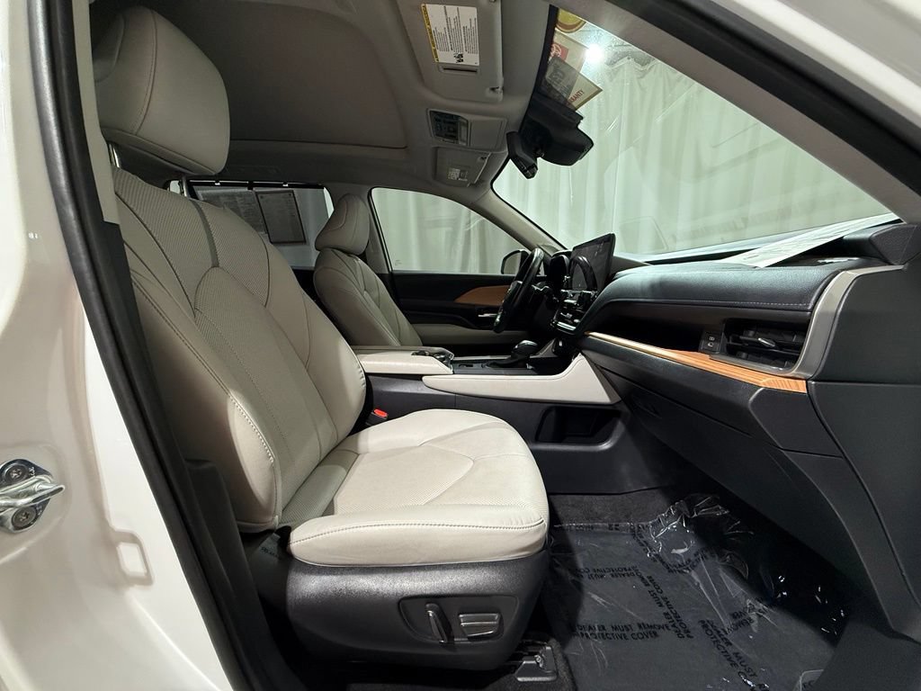 Certified 2024 Toyota Grand Highlander AWD image 24