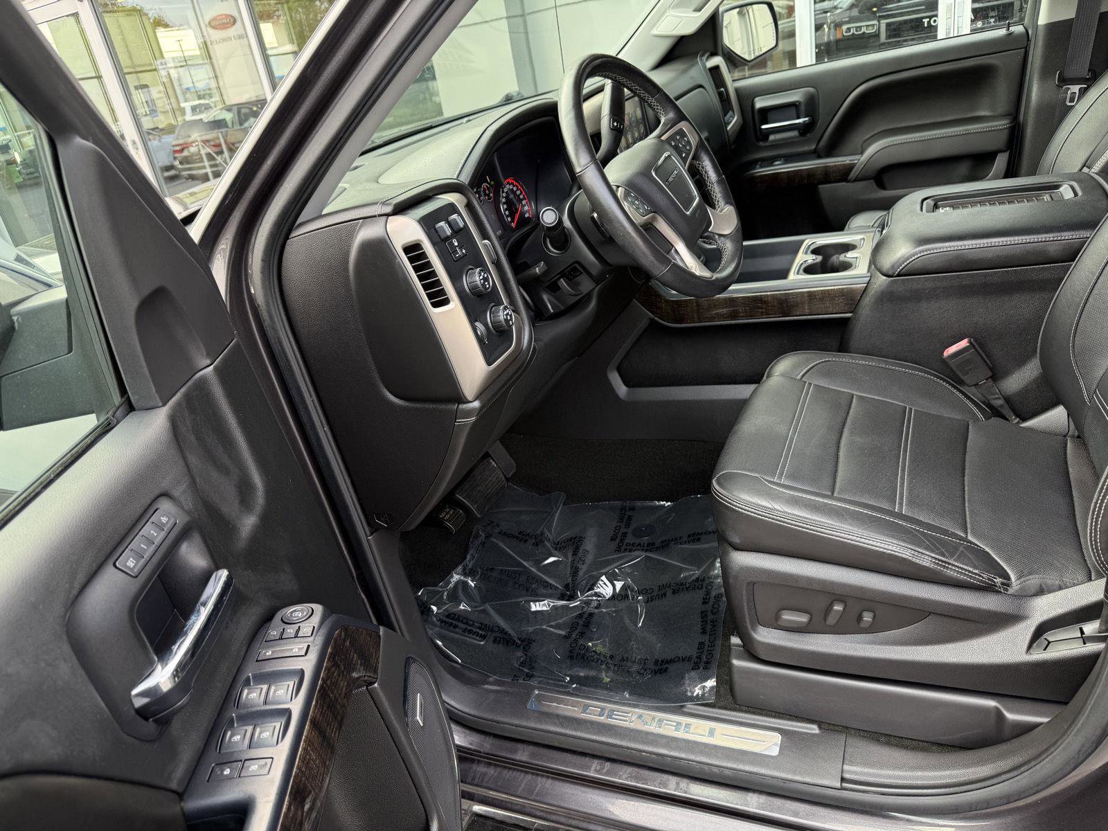 Used 2016 GMC Sierra 1500 Denali w/ Enhanced Driver Alert Package AWD/4WD image 10