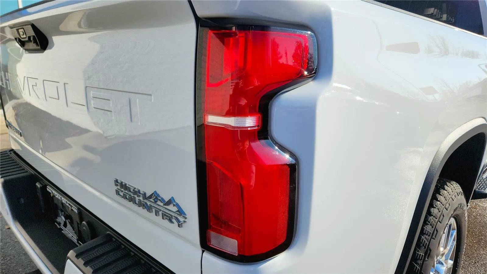 Used 2024 Chevrolet Silverado 2500 High Country w/ High Country Premium Package image 4
