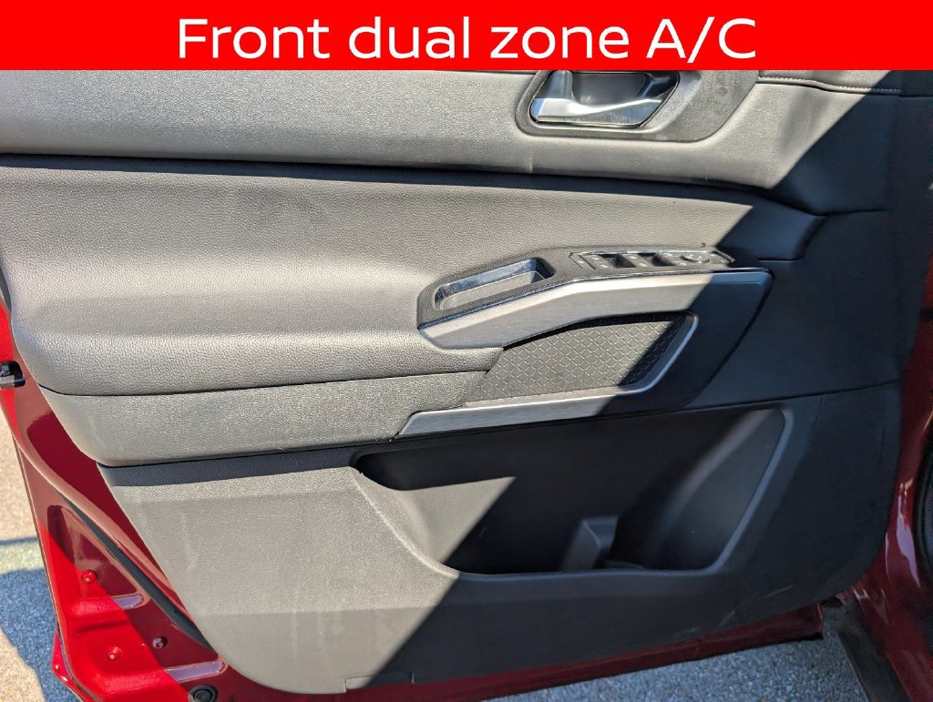 Used 2025 Nissan Pathfinder SL FWD image 15