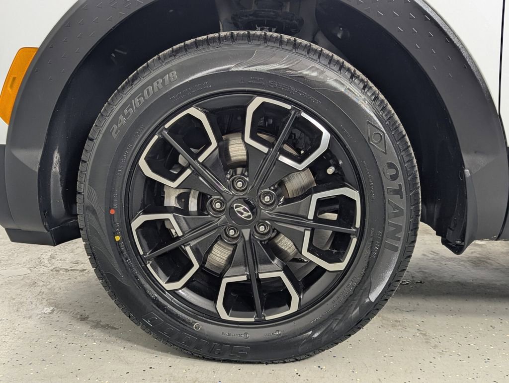 Used 2022 Hyundai Santa Cruz SEL Premium image 9