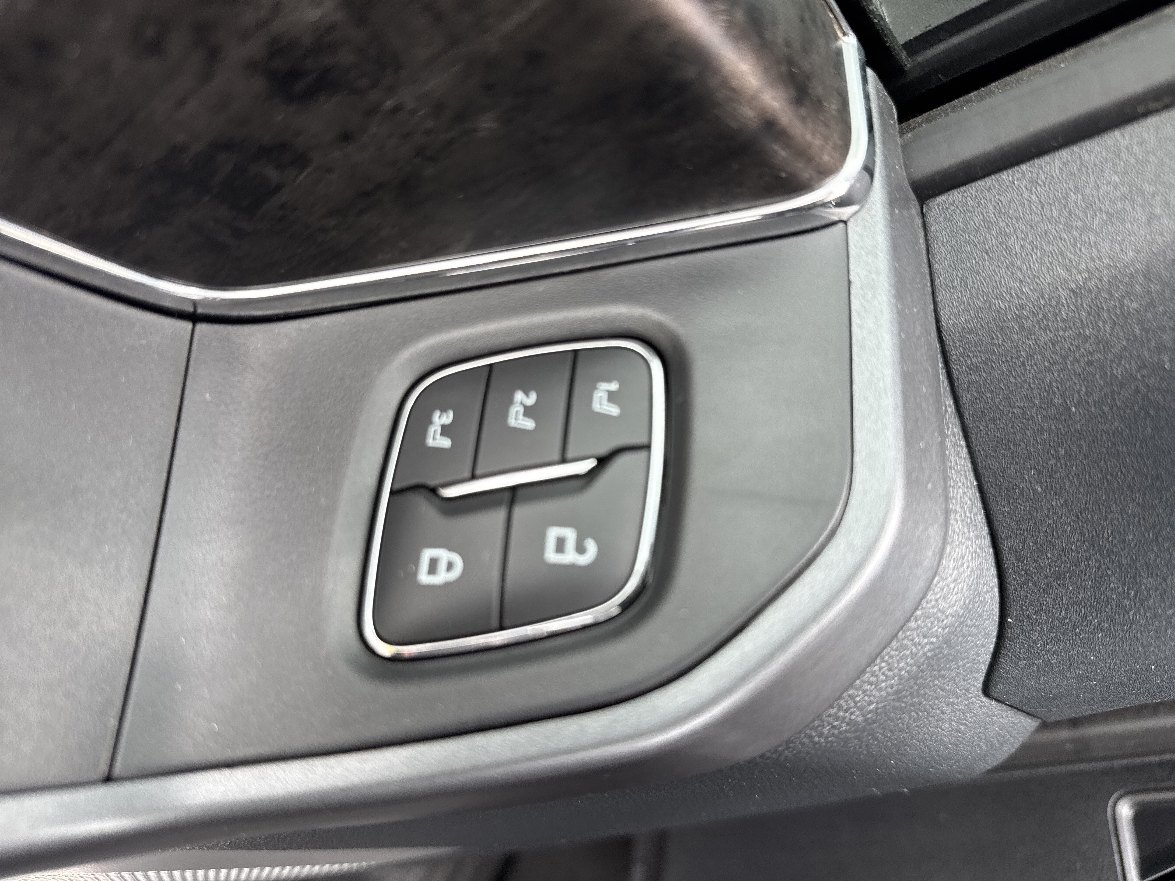 Used 2025 Ford F350 Lariat w/ Chrome Package AWD/4WD image 16