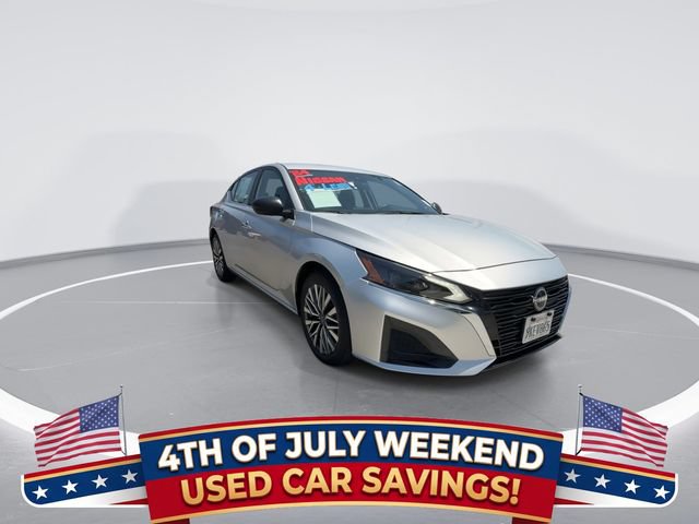 Used 2024 Nissan Altima 2.5 SV FWD image 2