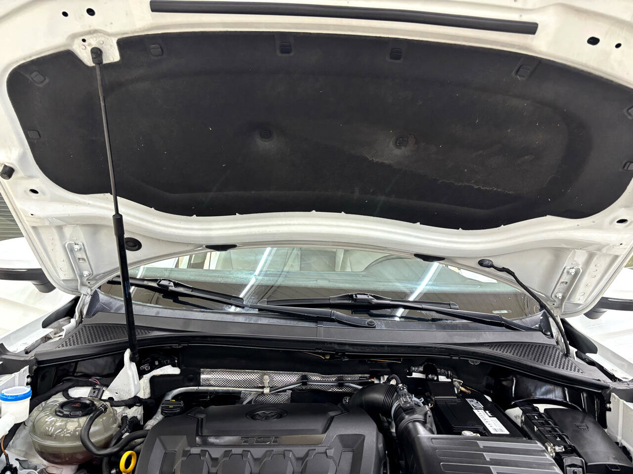 Used 2018 Volkswagen Tiguan SEL image 44