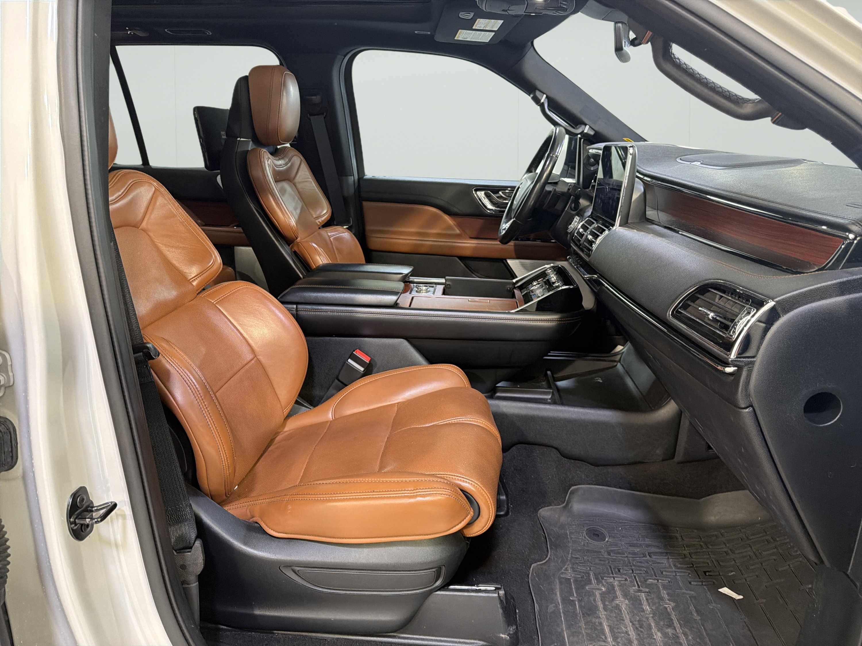 Used 2020 Lincoln Navigator L Reserve w/ Luxury Package AWD/4WD image 14