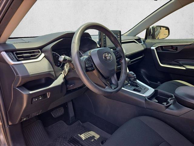 Used 2021 Toyota RAV4 LE AWD/4WD image 10