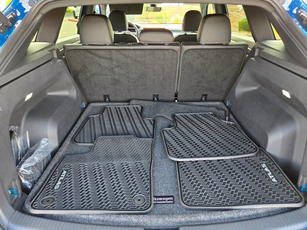 Certified 2025 Volkswagen Atlas Cross Sport SE FWD image 11