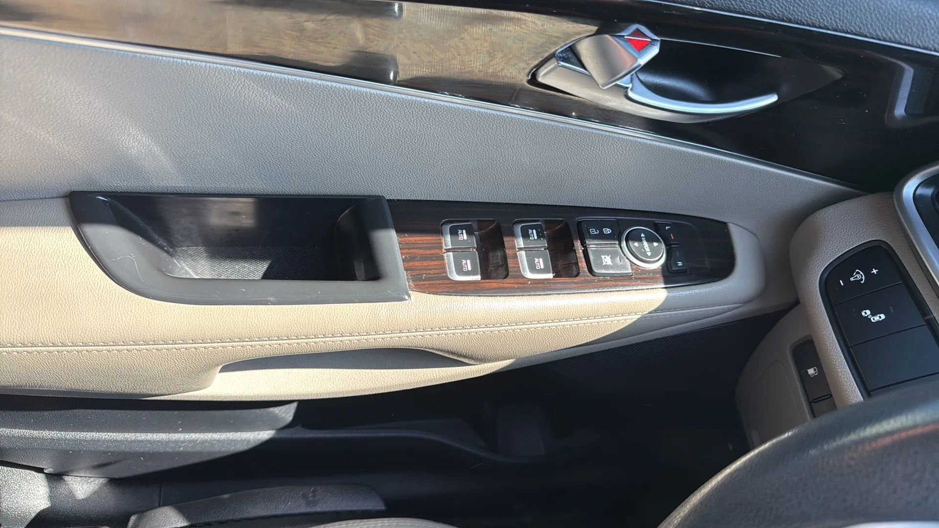 Used 2019 Kia Sorento LX image 22