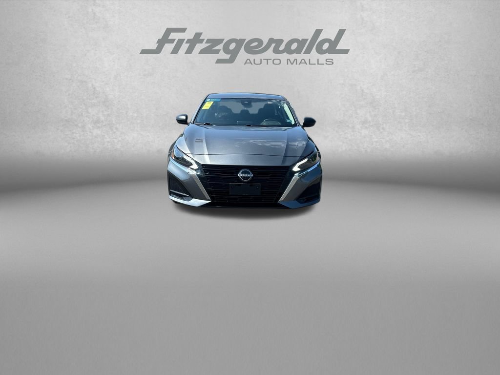 Used 2025 Nissan Altima 2.5 SV FWD image 2
