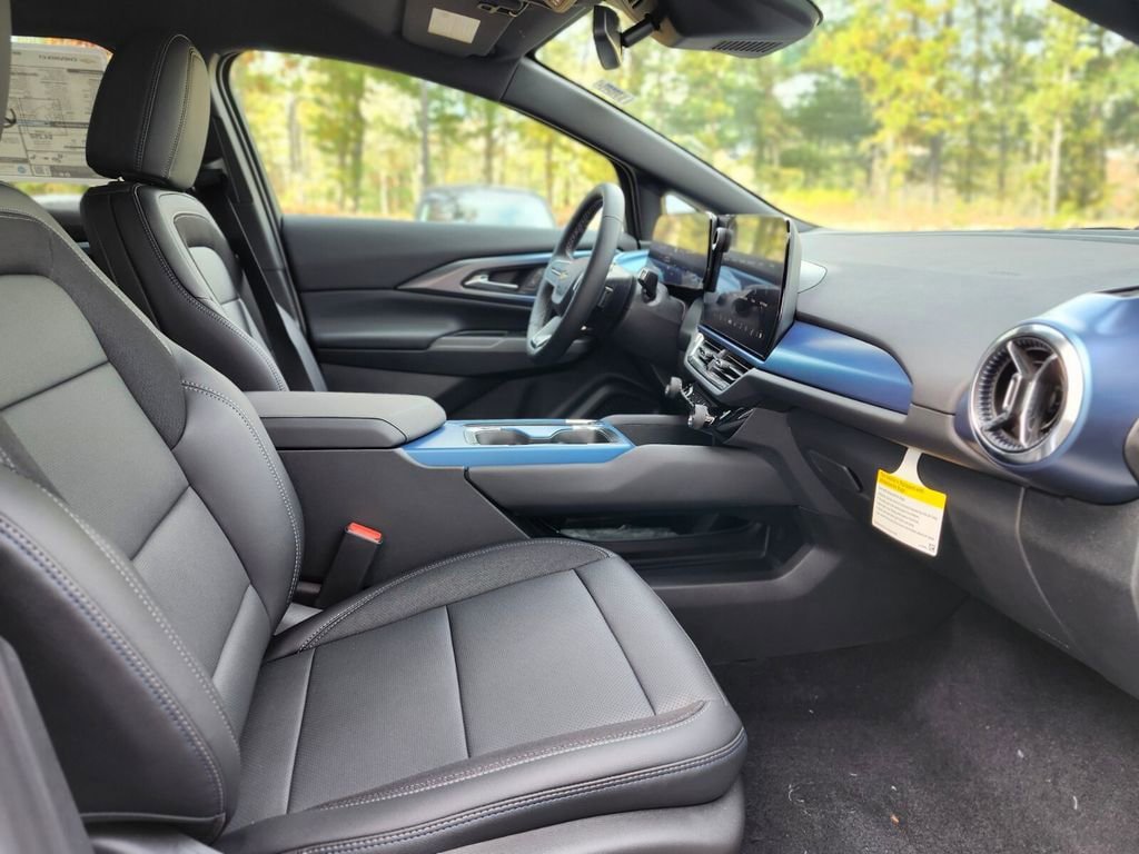New 2026 Chevrolet Equinox EV LT AWD/4WD image 9