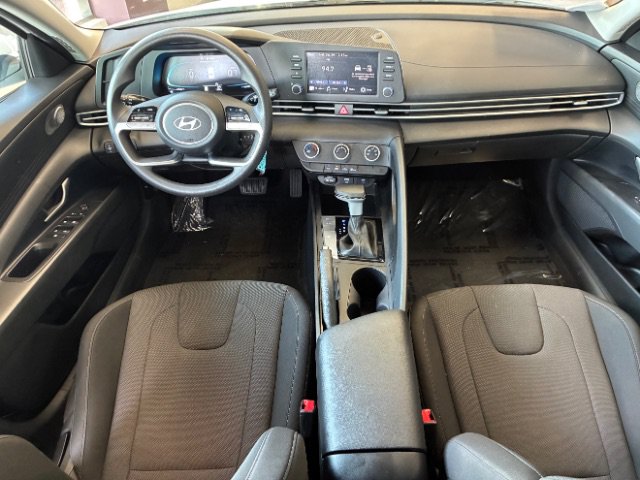 Used 2026 Hyundai Elantra SE FWD image 11