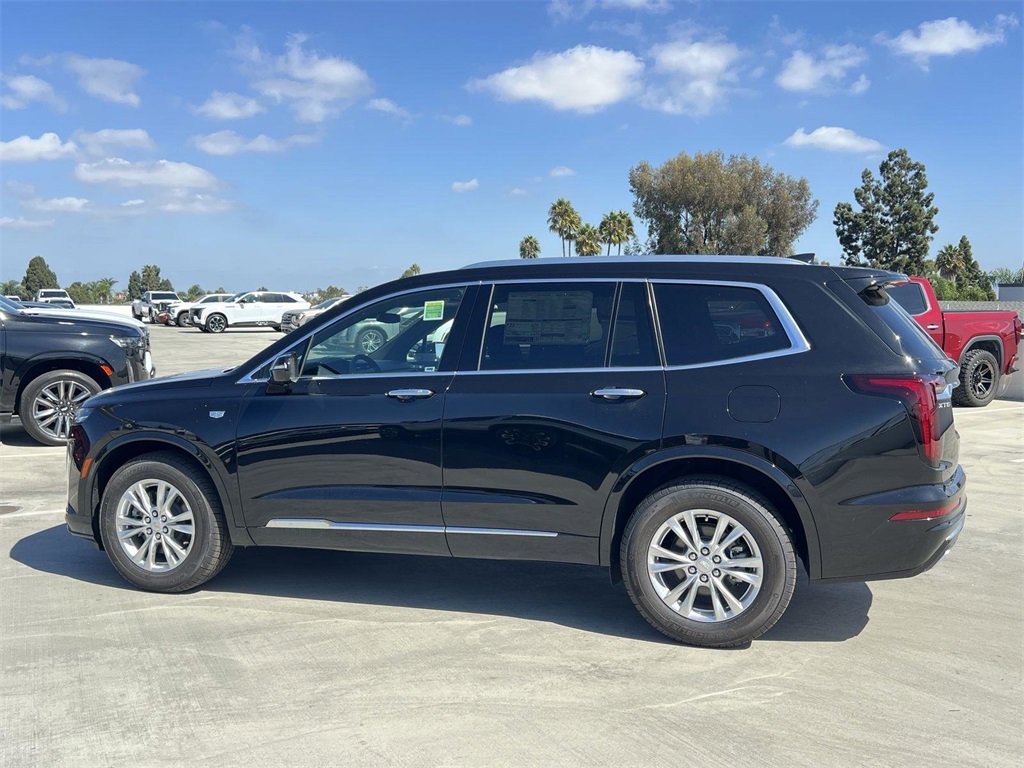 New 2025 Cadillac XT6 Luxury image 7