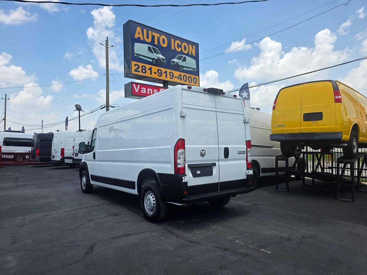 Used 2025 RAM ProMaster 2500 w/ Convenience Group FWD image 2