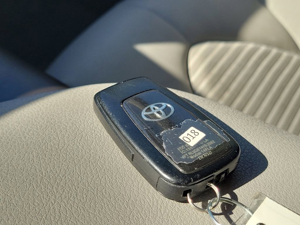 Used 2023 Toyota Camry SE w/ Convenience Package FWD image 34