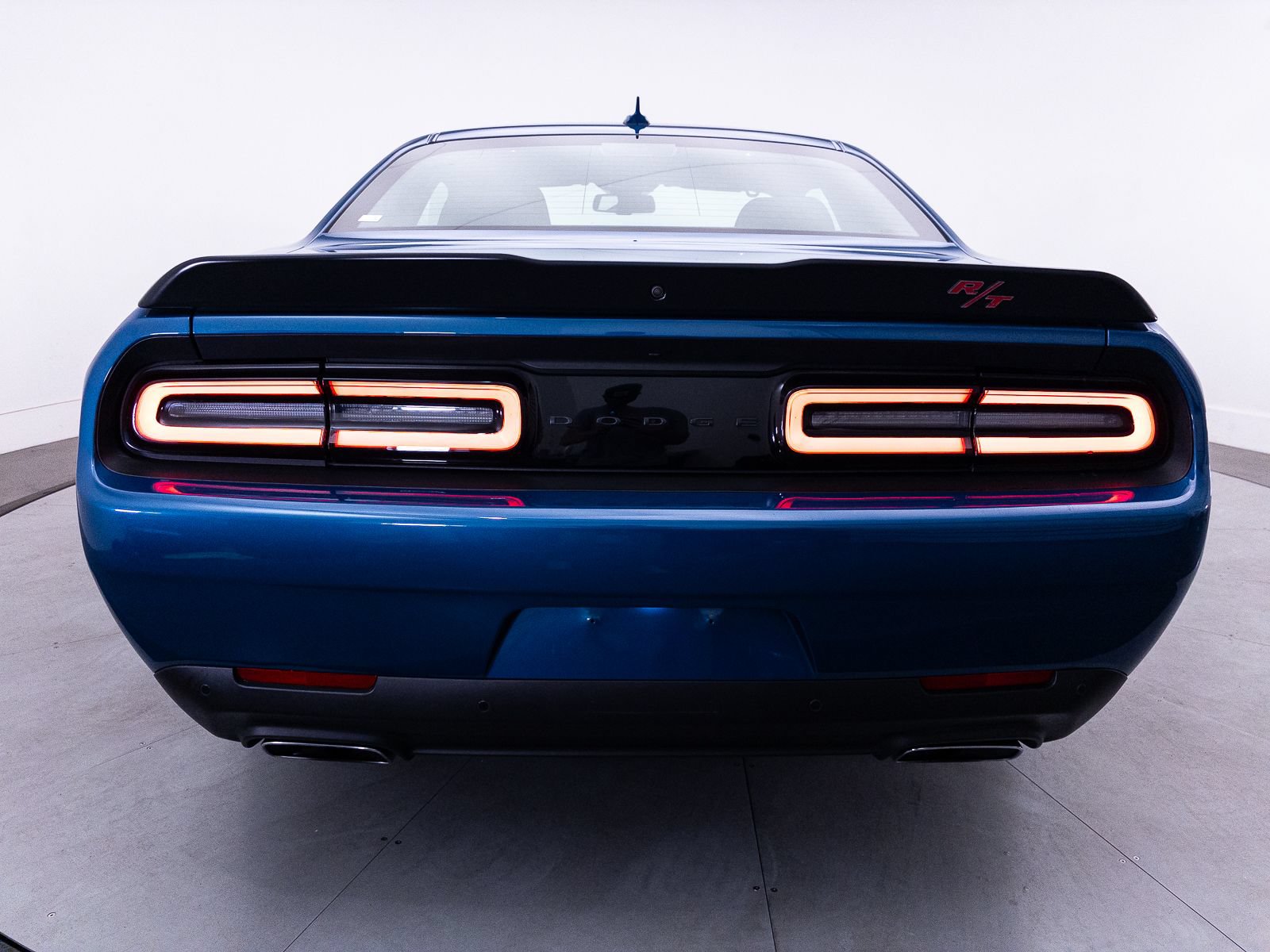 Used 2021 Dodge Challenger R/T w/ Driver Convenience Group RWD image 18