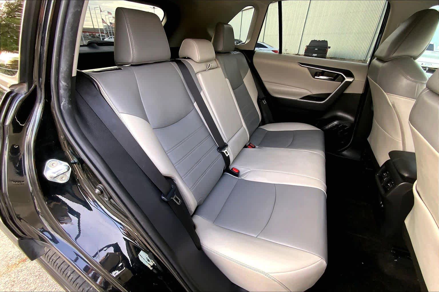 Used 2021 Toyota RAV4 XLE Premium FWD image 19