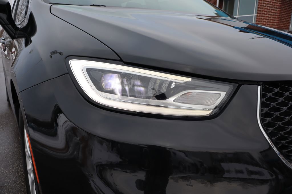 Used 2021 Chrysler Pacifica Touring-L w/ Uconnect Theater Family Group image 5