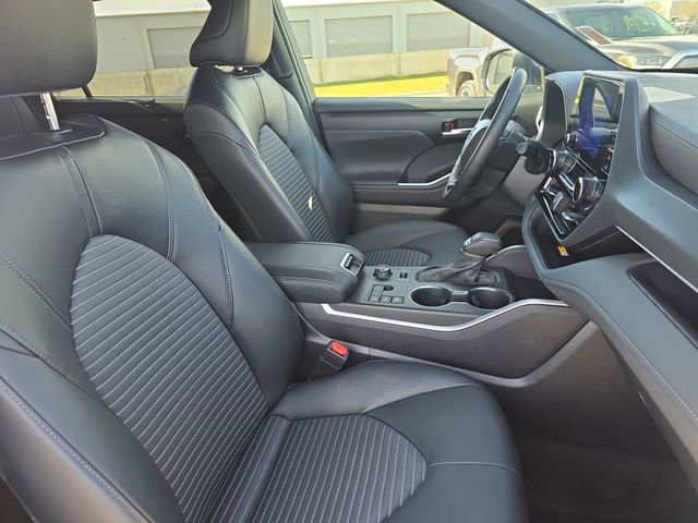 Used 2025 Toyota Highlander XSE AWD/4WD image 11