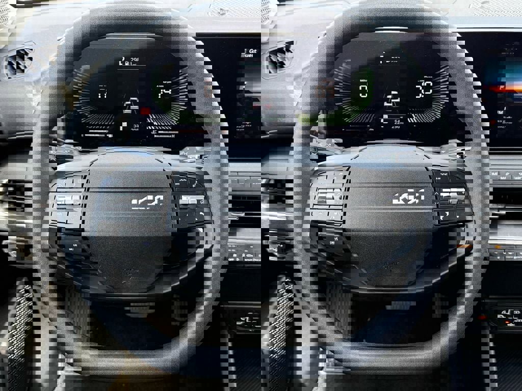 Used 2025 Kia K4 LXS image 18