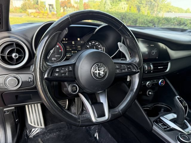 Used 2022 Alfa Romeo Giulia Veloce AWD/4WD image 14